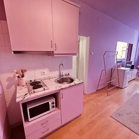 Apartment Lazy - 4pink Walls - Breakfast Included