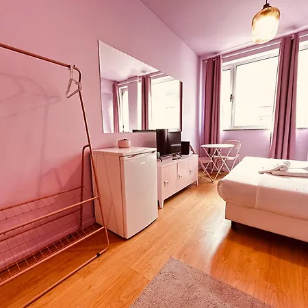 Lazy - 4pink Walls - Breakfast Included Apartmán